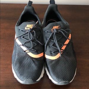 Nike W’s AirMax shoes